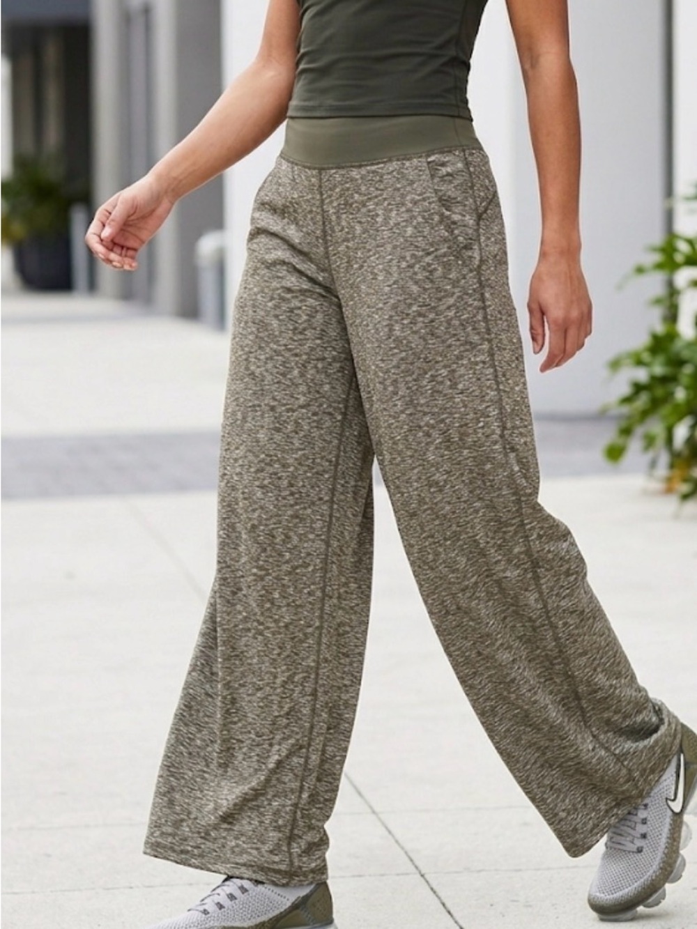 Lands End Everyday Active Pants Flat Front Drawstring Waist Green Space Dye M